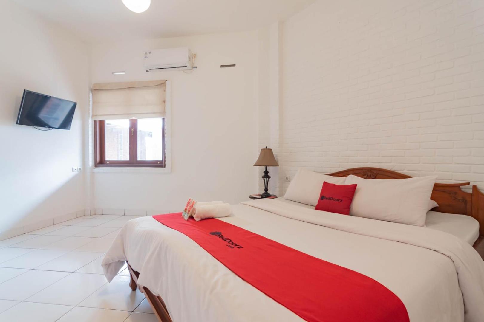 Reddoorz Plus Near Dago Pakar Bandung Exterior foto